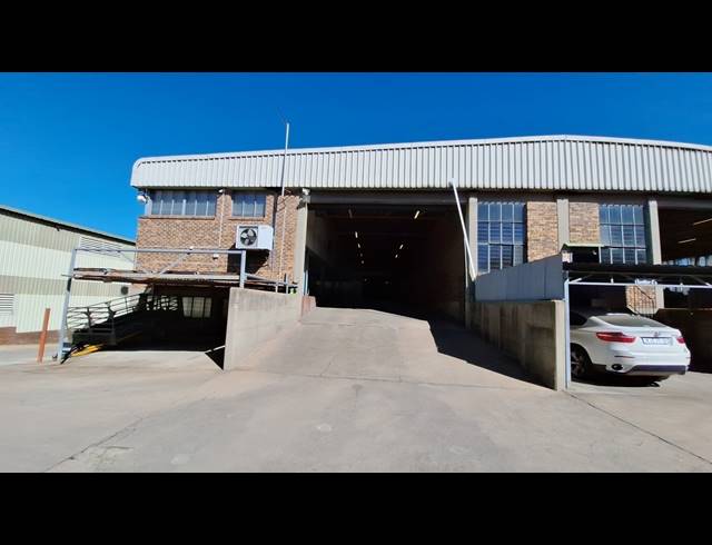 1,038M² WAREHOUSE TO LET IN WYNBERG
